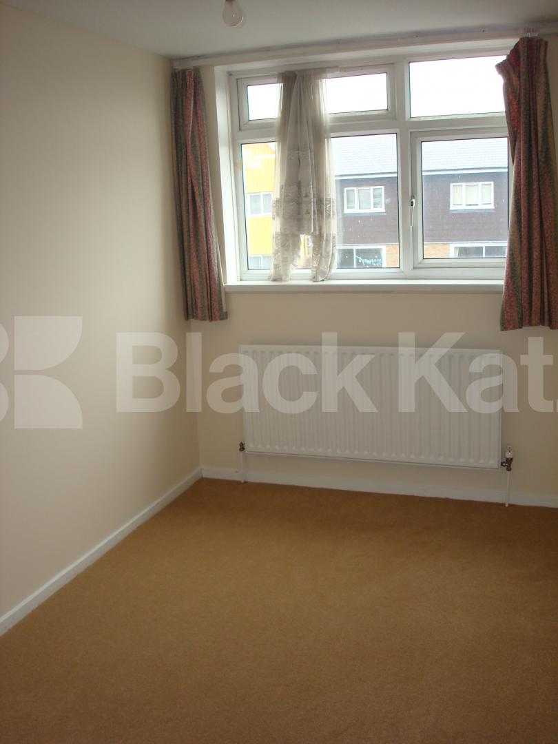 			New Instruction, 5 Bedroom, 1 bath, 1 reception Flat			 North Road, Calidonian Road